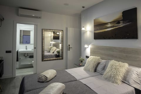 Double Room, Patio | Premium bedding, memory foam beds, in-room safe, soundproofing