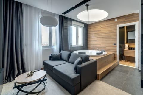 Luxury Suite, 1 King Bed with Sofa bed | Hypo-allergenic bedding, minibar, in-room safe, desk