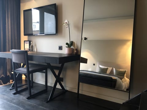 Suite, Terrace | Premium bedding, in-room safe, individually decorated, desk