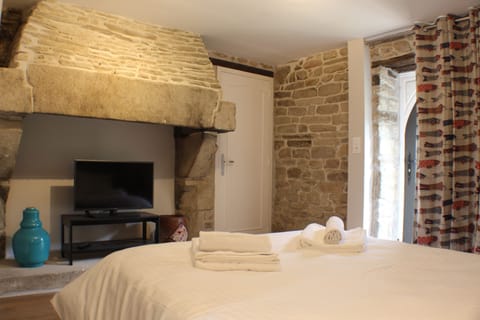 Apartment, Terrace, Garden View (La Boheme, Ground Floor) | Desk, blackout drapes, soundproofing, iron/ironing board