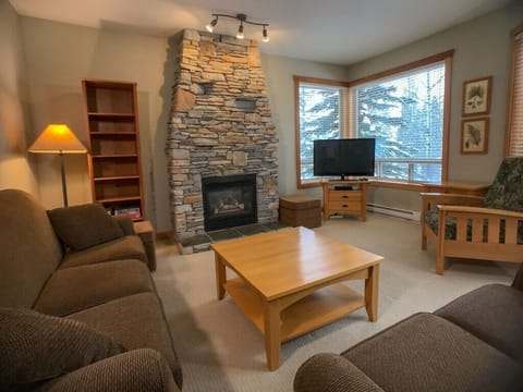 Main floor - Blu-Ray and cable TV
