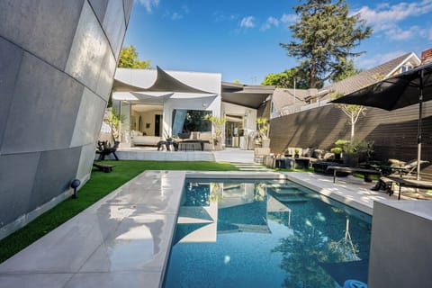 backyard secluded luxury pool and spa garden