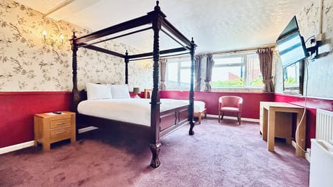 Deluxe Family Room | Down comforters, blackout drapes, free WiFi