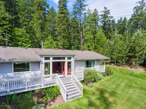 San Juan Island Beach House is Premier Waterfront Lodging on Garrison Bay.