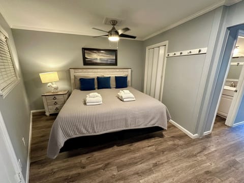 Bedroom - Very comfortable king bed