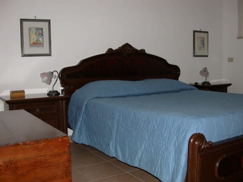 Apartment, 2 Bedrooms, Garden View | Free WiFi, bed sheets