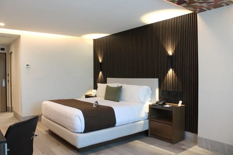 Standard Room | Premium bedding, down comforters, pillowtop beds, in-room safe