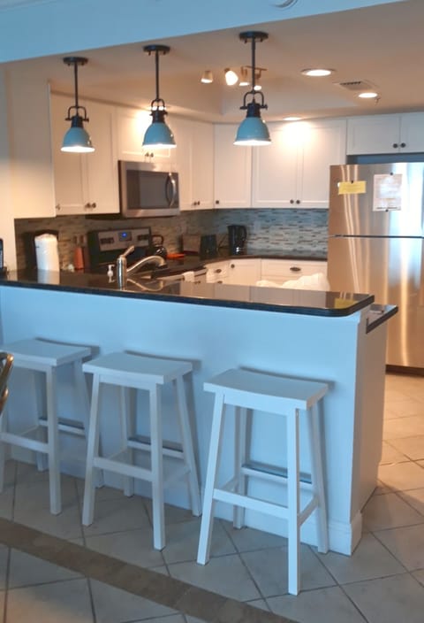 BRAND NEW KITCHEN - completely gutted with new everything!! Breakfast bar added!