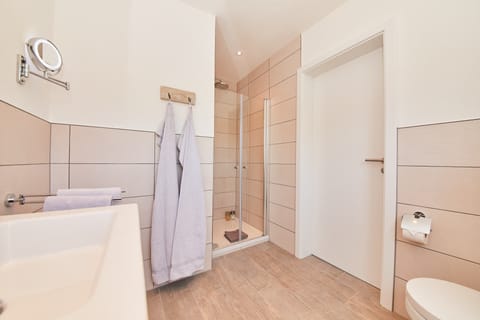 Classic Double Room, Private Bathroom | Bathroom