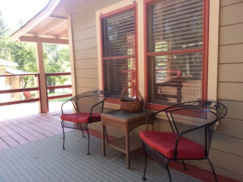 Room, 1 Queen Bed (Cabin #6) | Iron/ironing board, WiFi (free), bed sheets