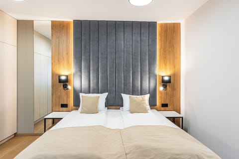 Studio | Premium bedding, in-room safe, soundproofing, iron/ironing board