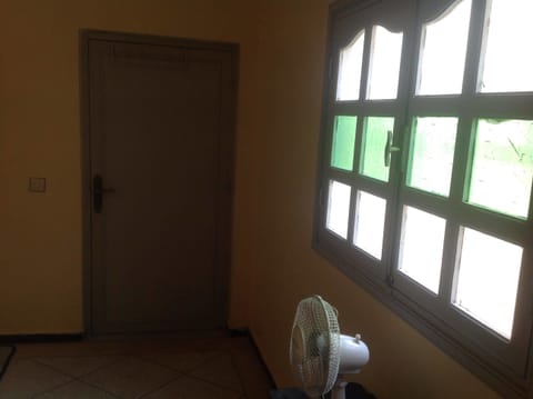 Basic Apartment, 3 Bedrooms, Smoking | Fan