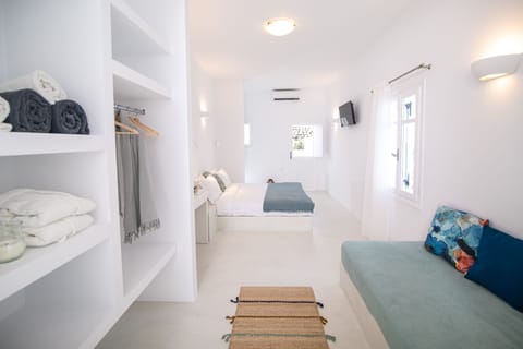 Superior Suite, Hot Tub, Garden View (Koloumpos) | Interior detail