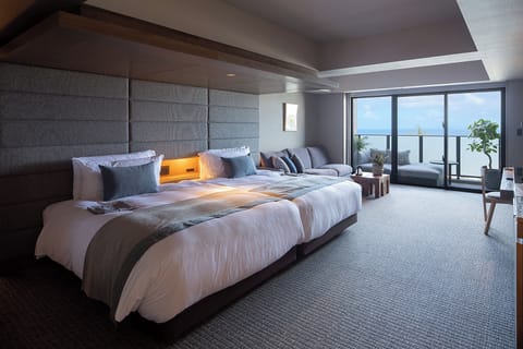 JUNIOR SUITE, Non Smoking | In-room safe, desk, laptop workspace, blackout drapes