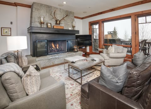 Condo, 4 Bedrooms | Living area | Smart TV