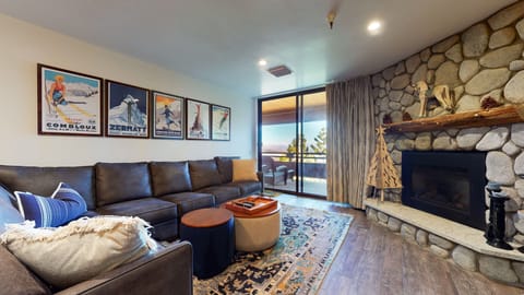 Condo, 2 Bedrooms | Living room | Smart TV