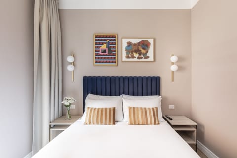 Premium bedding, memory foam beds, in-room safe, free WiFi