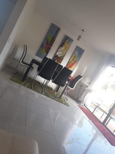 Standard House, Multiple Beds, Non Smoking | In-room dining