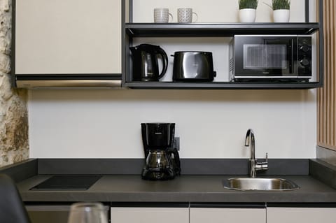 Superior Room | Private kitchenette | Mini-fridge, microwave, oven, stovetop