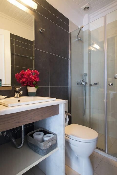 Double or Twin Room, Sea View | In-room safe, desk, blackout drapes, soundproofing