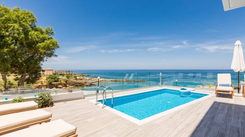 Set atop the Cretan sea, Villa Contessa offers  panoramic views of the sea