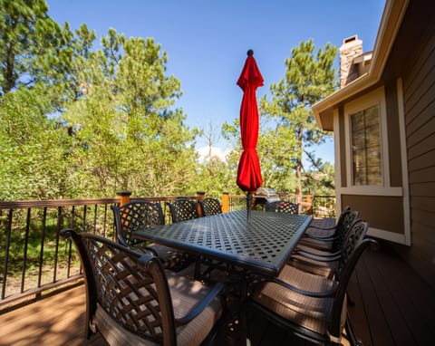 Gorgeous deck with BBQ! Enjoy those warm Colorado days relaxing in the sun!