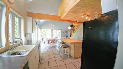 kitchen/dining room, space for hosting is limitless. 