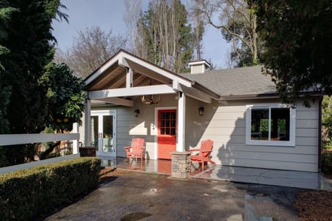 One story, ample parking