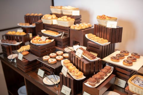 Daily buffet breakfast for a fee
