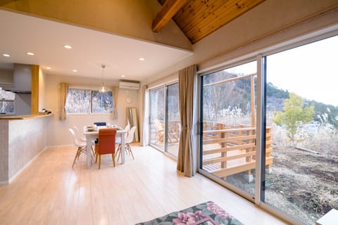 Private Vacation Home | 2 bedrooms, desk, free WiFi