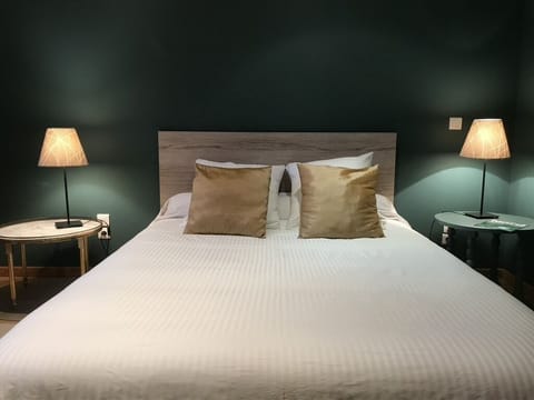 Comfort Double Room (Jean-Vincent) | Individually decorated, desk, laptop workspace, blackout drapes