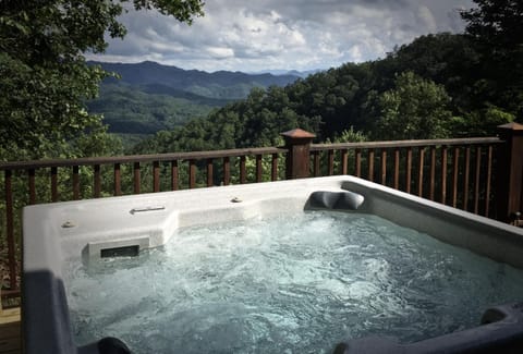 Sparkling Hot Tub is placed under the Stars, and Overlooks the Mountain Views...