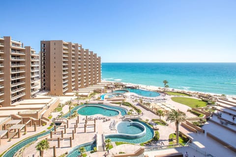Huge Balcony View, Ocean and Pool View, 3rd floor. Beach only 2 Floors down. 
