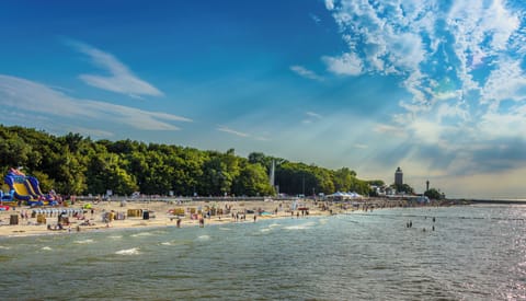 Beach nearby, white sand, sun loungers, 5 beach bars