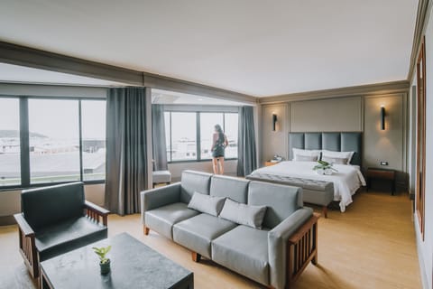 Marine Suite | City view