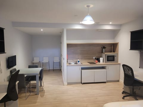 Apartment, Accessible | Private kitchen | Microwave, stovetop, electric kettle, toaster