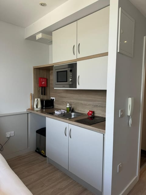 Standard Double Room | Private kitchen | Microwave, stovetop, electric kettle, toaster