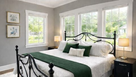 Cabin | Blackout drapes, iron/ironing board (on request), WiFi (free)
