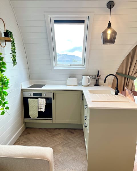 Coffee/tea maker, electric kettle