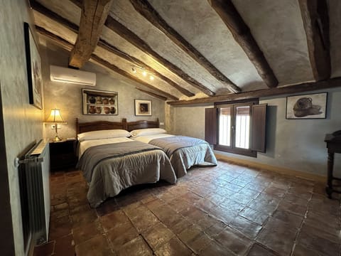 Deluxe Studio Suite, Mountain View | Individually decorated, individually furnished, free WiFi, bed sheets
