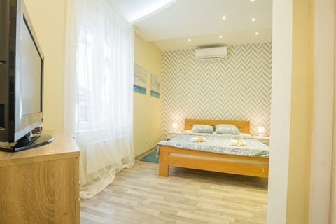 Apartment | 1 bedroom, desk, laptop workspace, soundproofing