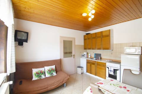 Family Apartment, Mountain View | Living area