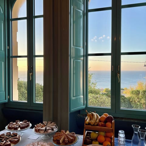Daily continental breakfast for a fee