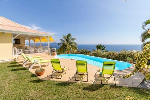 Villa Ahi Na MA, for a green holiday in the heart of authentic Martinique. Nestled in a tropical garden with an incredible sea view that will give you unforgettable sunsets.