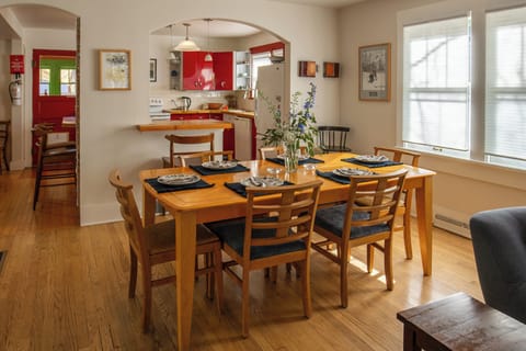 Dining table, Seats 6 (8 can fit but can be tight.)