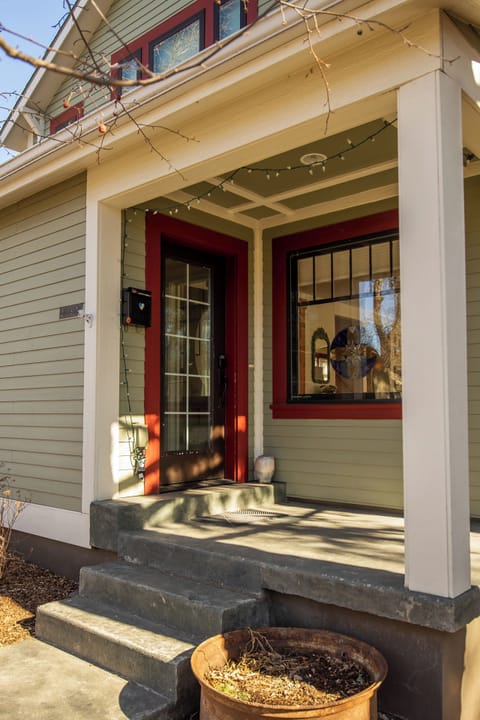 Ollie's House: Cozy Home, A Walk Away from Downtown/MSU House in Bozeman