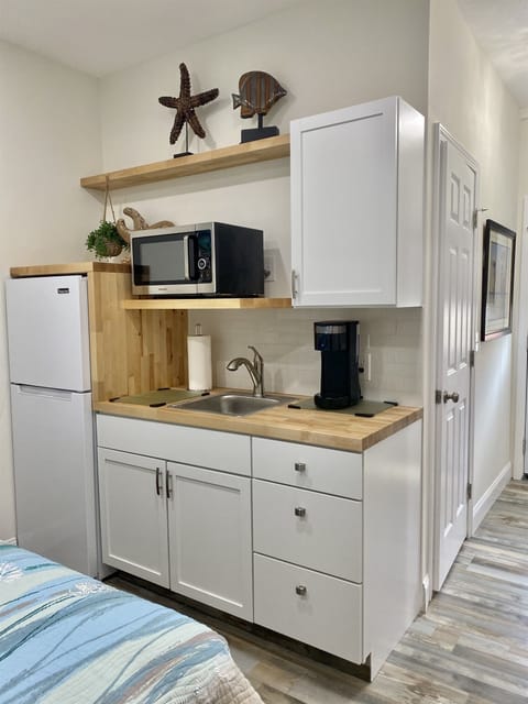 Downstairs Kitchenette