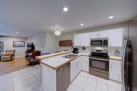 Great Kitchen! Slate Appliances