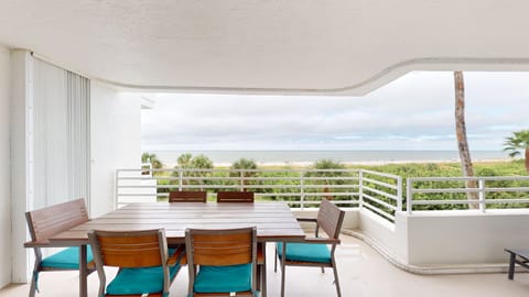 Large Lanai facing beautiful beach