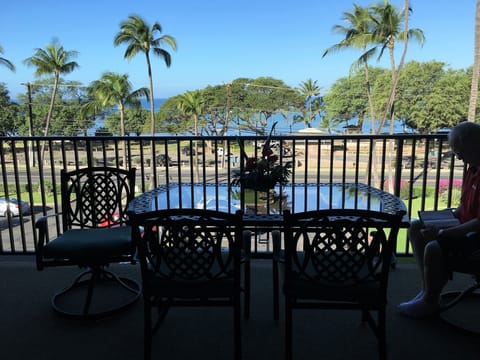 Lanai table set
